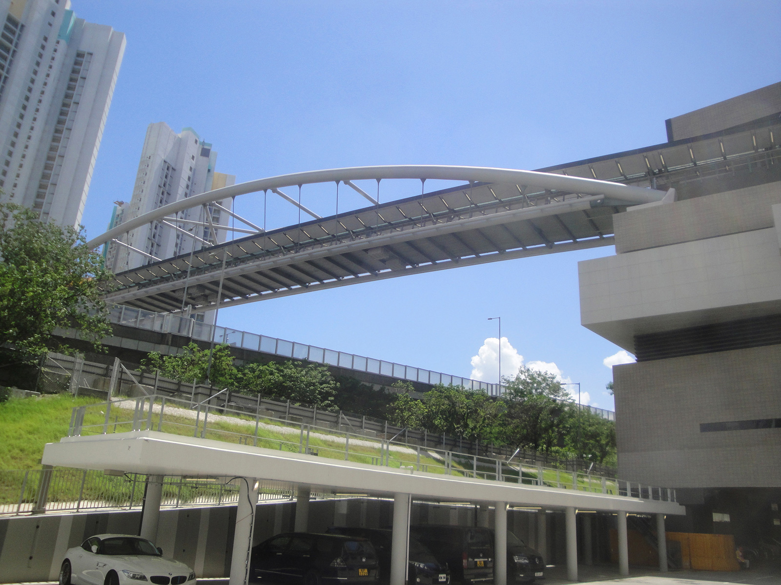 從海達邨仰望行人天橋