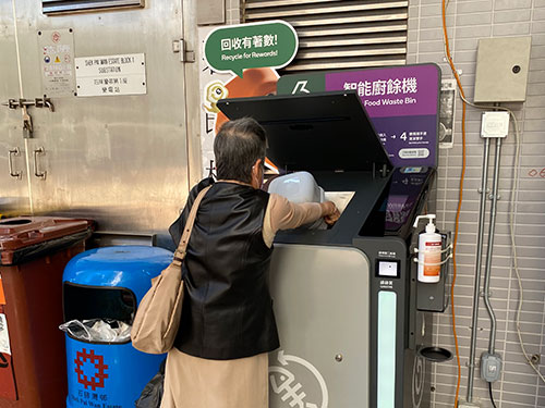 PRH tenant of Shek Pai Wan Estate using the smart bin for collection of food waste  2