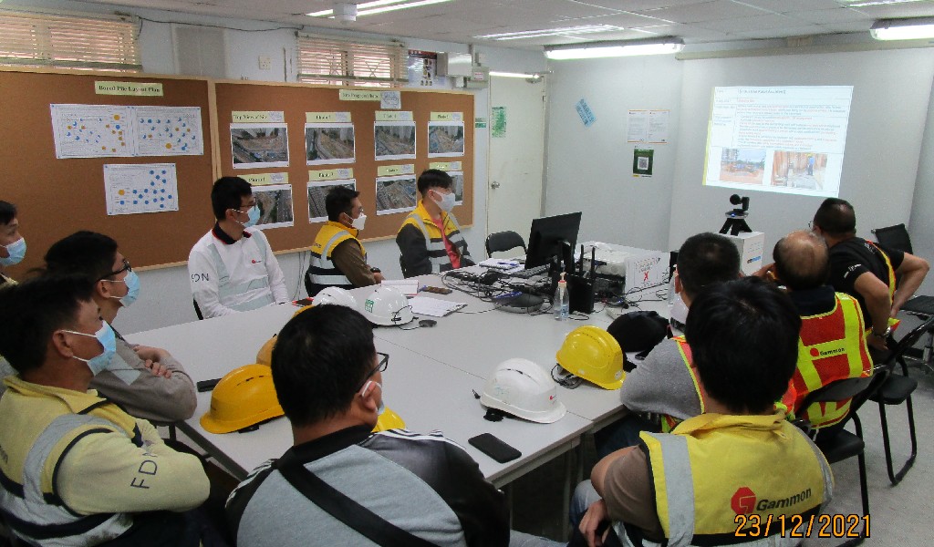 Lunchtime's Safety Talk at Ma On Shan Road and Hang Tai Road on 23/12/2021