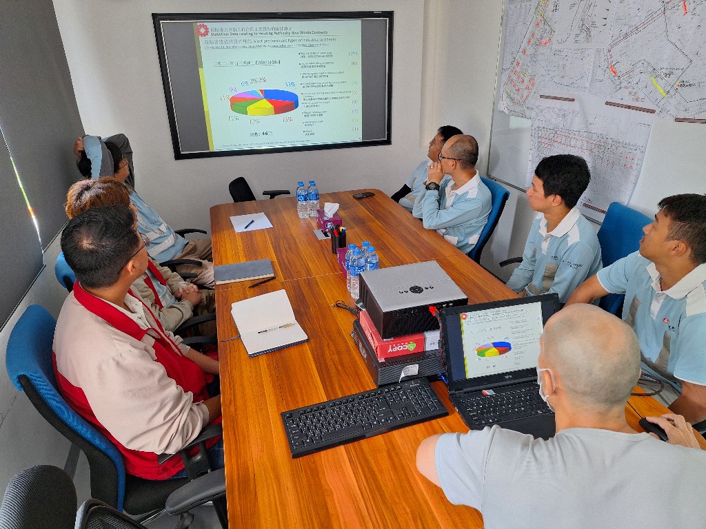 Lunchtime's Safety Talk at Ka Wai Man Road Phase 1 Foundation on 25/4/2024