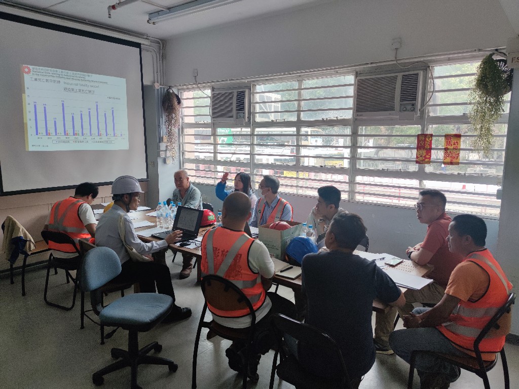 Lunchtime's Safety Talk at Ching Hong Road North, Tsing Yi, Phase 3 Foundation on 24/4/2024