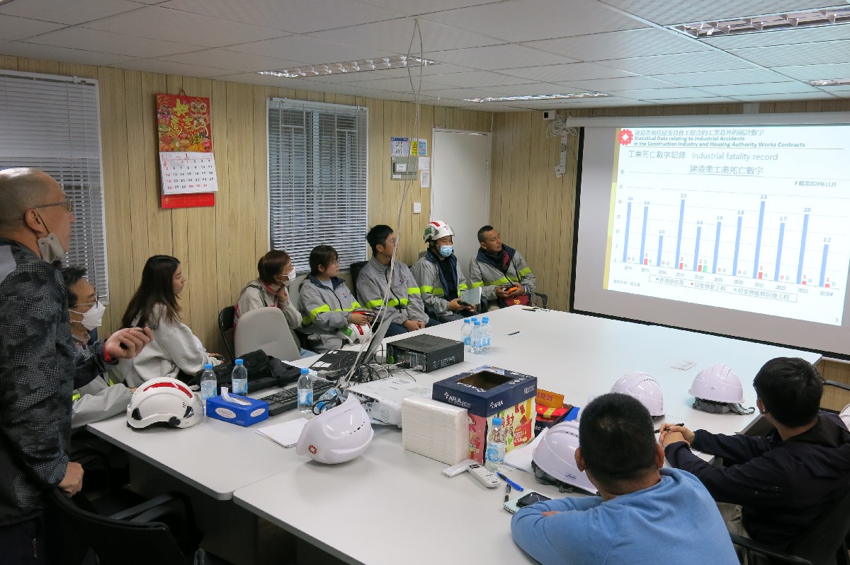 Lunchtime's Safety Talk at Kam Sheung Road Site 6 Phases 1 & 2 on 22/1/2025