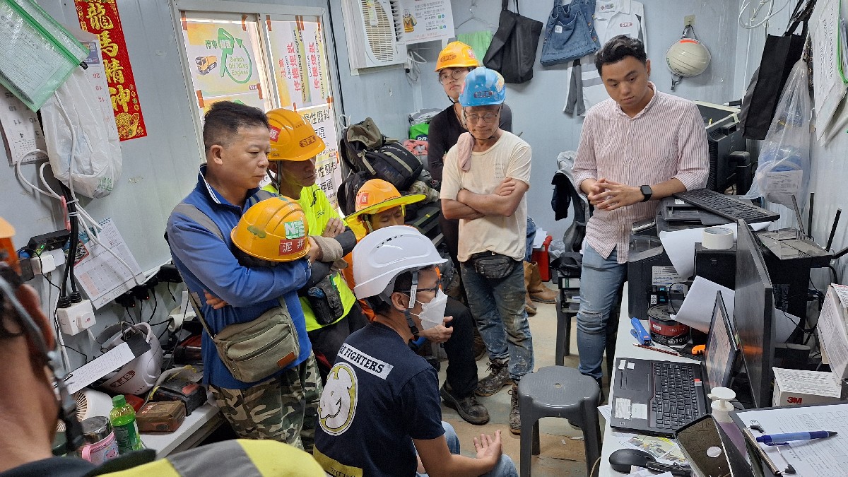 Lunchtime's Safety Talk at Wah Lok Path, Pok Fu Lam South on 22/4/2025